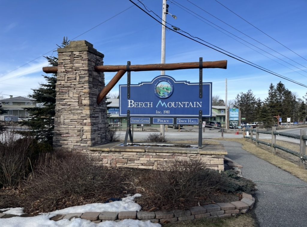 Town of Beech Mountain sign